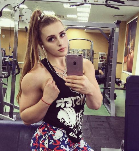 barbie yüzlü dev fenomen julia vins
