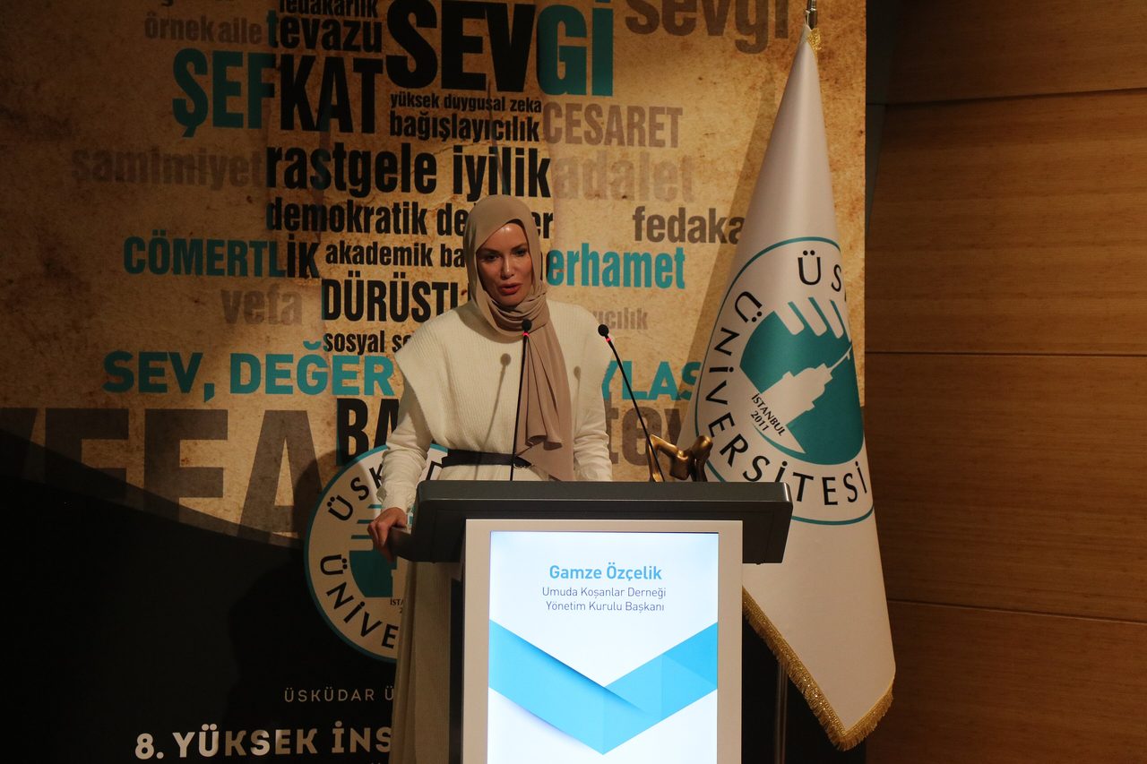 8 Yıl Aradan Sonra Gamze Özçelik Ekrana Dönüyor